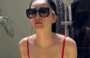 Cả showbiz chưa thấy ai như mỹ nhân này, vào đại học bố phải theo sát canh chừng không rời nửa bước