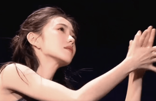 Vạn ánh hào quang dịp Tết rọi cả vào 1 mỹ nhân: Chỉ mất 3 giây để nhớ nhưng cần cả đời để quên