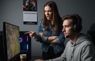 Cuộc đời game thủ: Chẳng ai cô đơn đến thế, cho đến khi crush gửi tin nhắn... đòi chia tay vì game