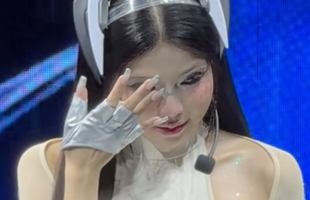 Văn Tùng khiến Mai Dora khóc nấc trên sân khấu? Cộng đồng mạng hốt hoảng không rõ chuyện gì đang xảy ra?