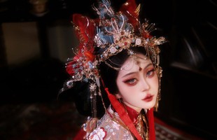 Xuyên không thành hoàng hậu, nữ coser khiến fan mê mệt với màn biến hình "không vết xước"