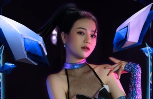 Chạm mặt Ái Nữ Hư Không Kai'Sa phiên bản Mai Linh Zuto, fan nam "gục ngã"