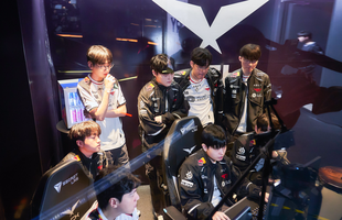 HLV KkOma rời T1 khiến cộng đồng LMHT xôn xao