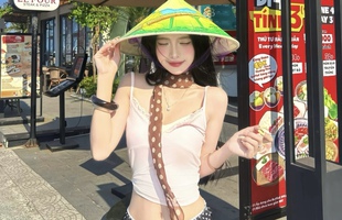 "Thánh check-in" cà phê gây sốt khi thả dáng phố biển, visual cực phẩm làm netizen "mất ngủ"