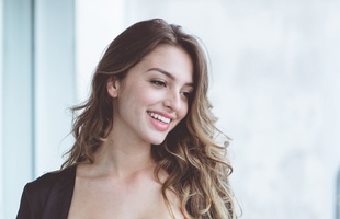 "Hot girl 23 giây" sau 10 năm: Nhan sắc vô thực tuổi 29 khiến fan ngỡ ngàng vì không hề già đi
