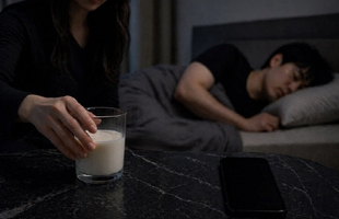 "Nữ quái" dùng thuốc ngủ hạ gục hàng loạt nam thanh niên