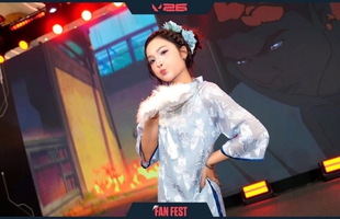 Bất ngờ gặp lại nữ MC có "nụ hôn viral" tại Fan Fest VALORANT