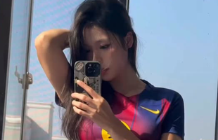 Trình diễn kỹ thuật đá bóng ấn tượng, hot girl xinh đẹp gây "náo loạn" cả MXH