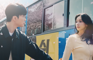 Faker "tình tứ" cùng Karina khiến cộng đồng mạng bùng nổ