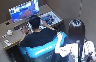 Bị dội nước sôi bốc khói vào người, nam game thủ vẫn kiên trì chơi game tiếp, gây viral cõi mạng