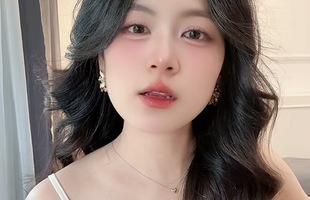 "Mất tập trung" trước biểu cảm nũng nịu hút hồn của cô giáo hotgirl xinh đẹp