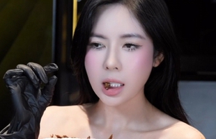 Mukbang gián sấy khô, hot girl gây "náo loạn" CĐM vì độ can đảm