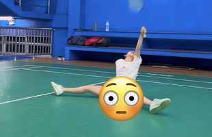 Cô gái trổ tài "xoạc" ngay trên sân cầu lông thu về gần 6 triệu lượt xem, fan ngỡ ngàng