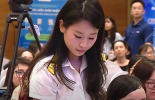 Nữ cán bộ thuế gây "sốt" mạng xã hội vì quá xinh đẹp: Tưởng lạ hóa ra rich kid nổi tiếng!