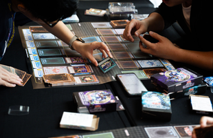 Giải đấu Yu-Gi-Oh! bị tạm dừng vì game thủ quá nặng mùi, ban tổ chức nhận hàng loạt khiếu nại, chỉ biết "khóc"