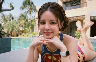 Hết Người Nhện, MXH giờ đây xuất hiện cả... hot girl Siêu Nhân đi tắm biển, tạo dáng!