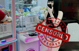 Mặc đồ "thiếu trước hở sau" đi khu vui chơi công cộng, cô gái khiến người qua đường ngán ngẩm cực độ