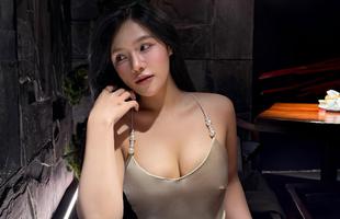 Dân tình gọi tên "hot nhền nhện" trước pha biến hình của nàng hot gymer