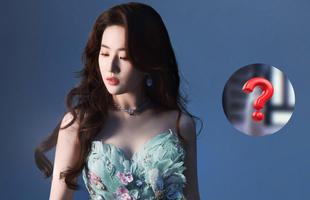 Bức ảnh chứng minh Lưu Diệc Phi mãi mãi là thần tiên tỷ tỷ: Thần nữ trong tranh cũng chỉ đến vậy