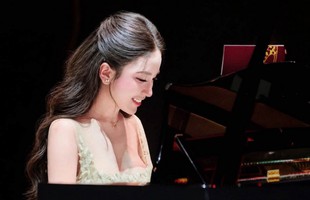 Đã mắt với nhan sắc tựa tiểu thư khuê nữ của hot girl piano
