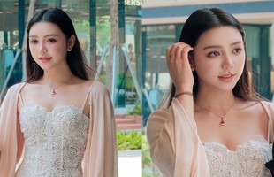 Không cần cầu kỳ, Quỳnh Kool diện áo ren dạo phố cũng đủ thu hút cả triệu ánh nhìn