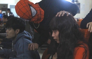 Cô gái 10 năm sống trong quán cafe Internet