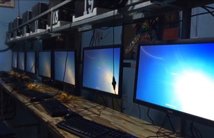 Chủ quán net hút khách bằng cách cài ảnh "mỹ nữ" làm hình nền desktop