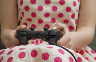 Thích chê bai game thủ nữ, coi chừng là người chơi "vô dụng"!