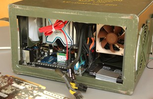 Game thủ "yêu khoa học" biến hộp đạn thành case máy tính