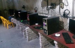 Chủ quán net chơi trội, muốn xây phòng máy "vừa xấu vừa bẩn"