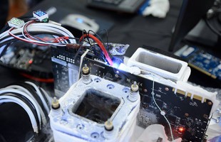 Cận cảnh những cỗ máy chơi game siêu khủng bị "đóng băng" trong ngày hội overclocking