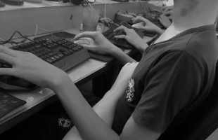 Yêu nhau thật lòng thì ngồi quán Net cũng thấy vui