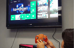 Dùng tay cầm máy chơi game cổ trên Xbox One