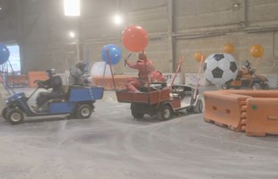 Game đua xe bắn cung cực nhộn ngoài đời thực