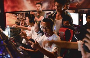 5 game thủ Đột Kích "ôm" 200 triệu về nhà