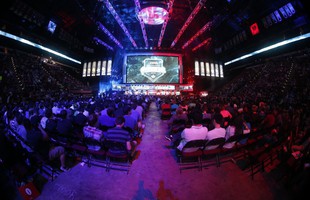 Người xem thi đấu Liên Minh Huyền Thoại, DOTA 2... thường nhiều tiền