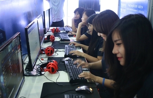 Gửi cô gái chê game thủ không có tương lai: "Hãy nhìn qua miệng giếng"