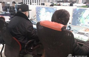 Chuyện lạ: Cha con cùng vào quán Net đua rank Liên Minh Huyền Thoại