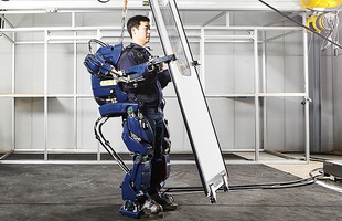 Có khung xương robot này, bạn sẽ khỏe chẳng kém gì siêu chiến binh Call of Duty
