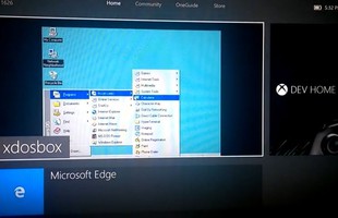 Game thủ rảnh rỗi không có gì làm, lôi Xbox One ra cài... Windows 95