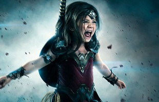 Cảm phục ông bố chi ra hơn 30 triệu đồng để biến con gái 3 tuổi thành "Wonder Woman"