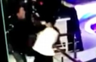 Tắt máy tính khi bạn trai đang chơi game, cô gái này ăn tát