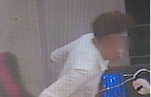 Choáng với thanh niên ăn cắp bê cả khay máy tính trị giá 16 triệu đồng của quán net tại Sài Gòn