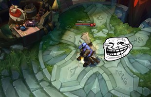 Hài hước khi team bạn gặp SKT T1 trong Rank đơn và Faker Troll như chưa được Troll