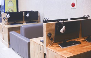 Tới thăm phòng máy chơi game cho các cặp đôi đầu tiên ở Hải Phòng
