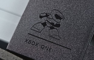 "Mổ bụng" Xbox One S, fan phát hiện ra bí mật cực đáng yêu bên trong