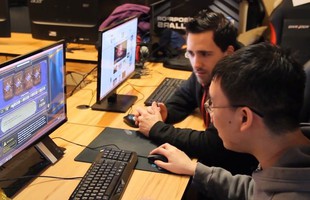 Có máy tính chơi được mọi game, tôi vẫn lên YouTube để xem người khác chơi