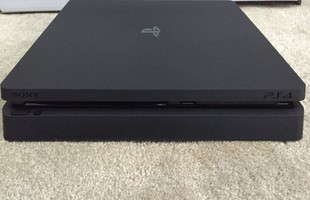 Hình ảnh máy PS4 "mỏng nhẹ" bất ngờ xuất hiện, giá bán bằng phiên bản hiện tại