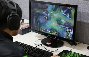 Vì sao nhiều người lại thích xem người khác chơi game?