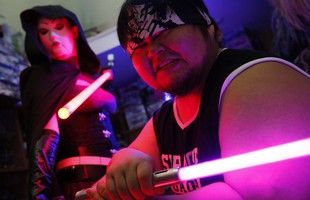 Khâm phục fan Star Wars đích thực với đam mê chế tác Lightsaber